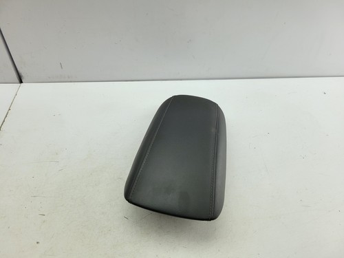 Centre console leather arm - centre,